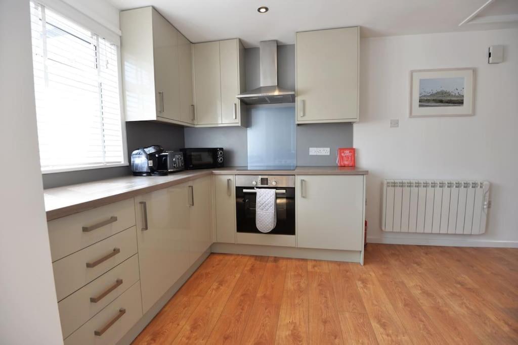 3-Bedroom Bungalow With Parking, Goldsithney, Penzance, Cornwall Perranuthnoe Exterior foto